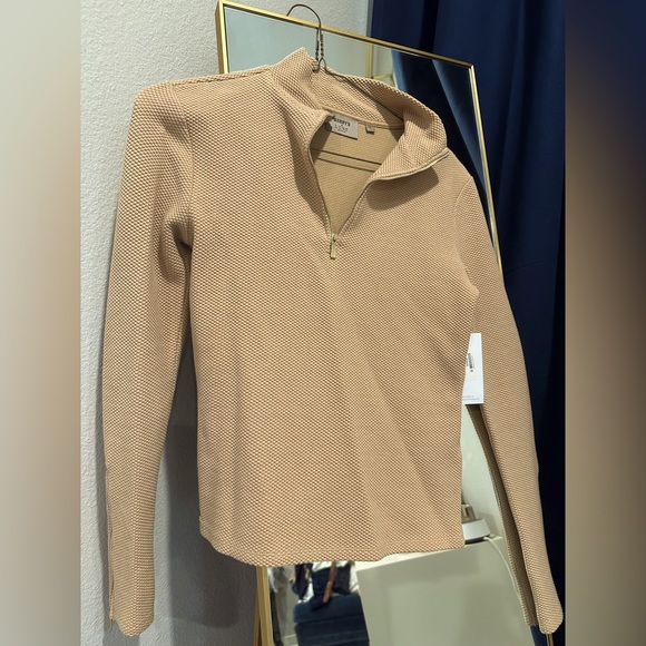 Women’s smart activewear neutral long sleeve top with gold accents - Picture 2 of 4